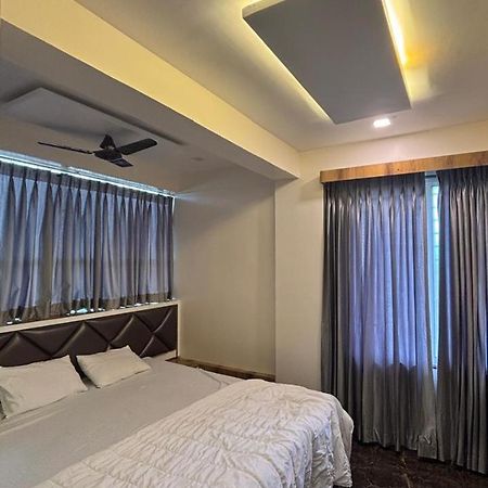 Royal Pure Veg Restaurant And Lodging Hotel Ambegaon Exterior photo